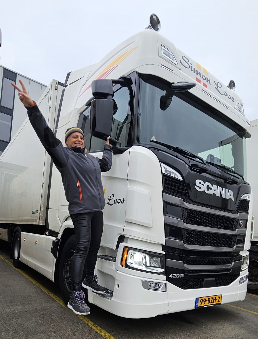 Foto ter illustratie; trots als een pauw toen ik met de gloednieuwe Scania op pad mocht!